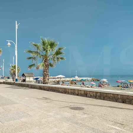 Elegant Coastal Charm With Unique Views By Rems Apartment Malaga