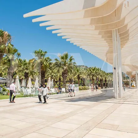 Elegant Coastal Charm With Unique Views By Rems * مالقة